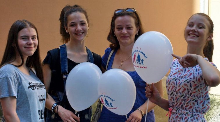 Всеукраїнська хода на захист дітей та сімей у Мукачево